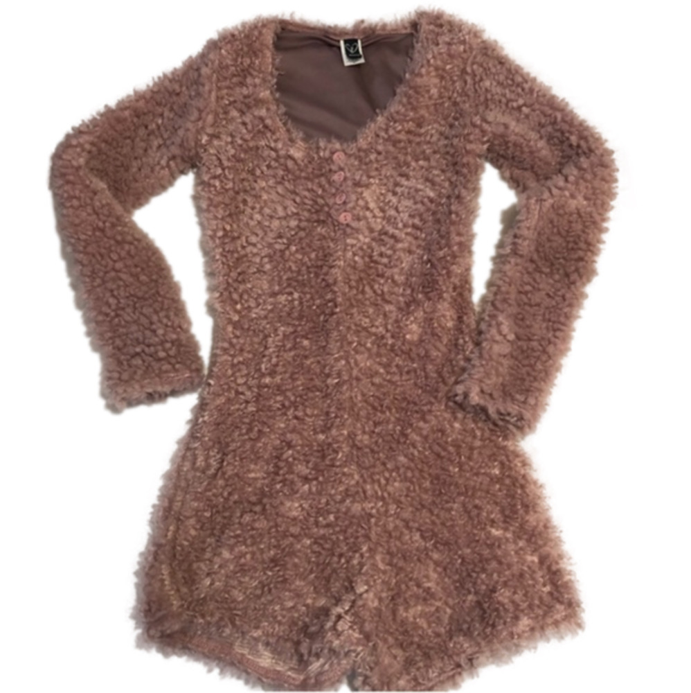 Windsor Pink PJ romper w/long sleeves,scoop neck & half pink buttons Size XS